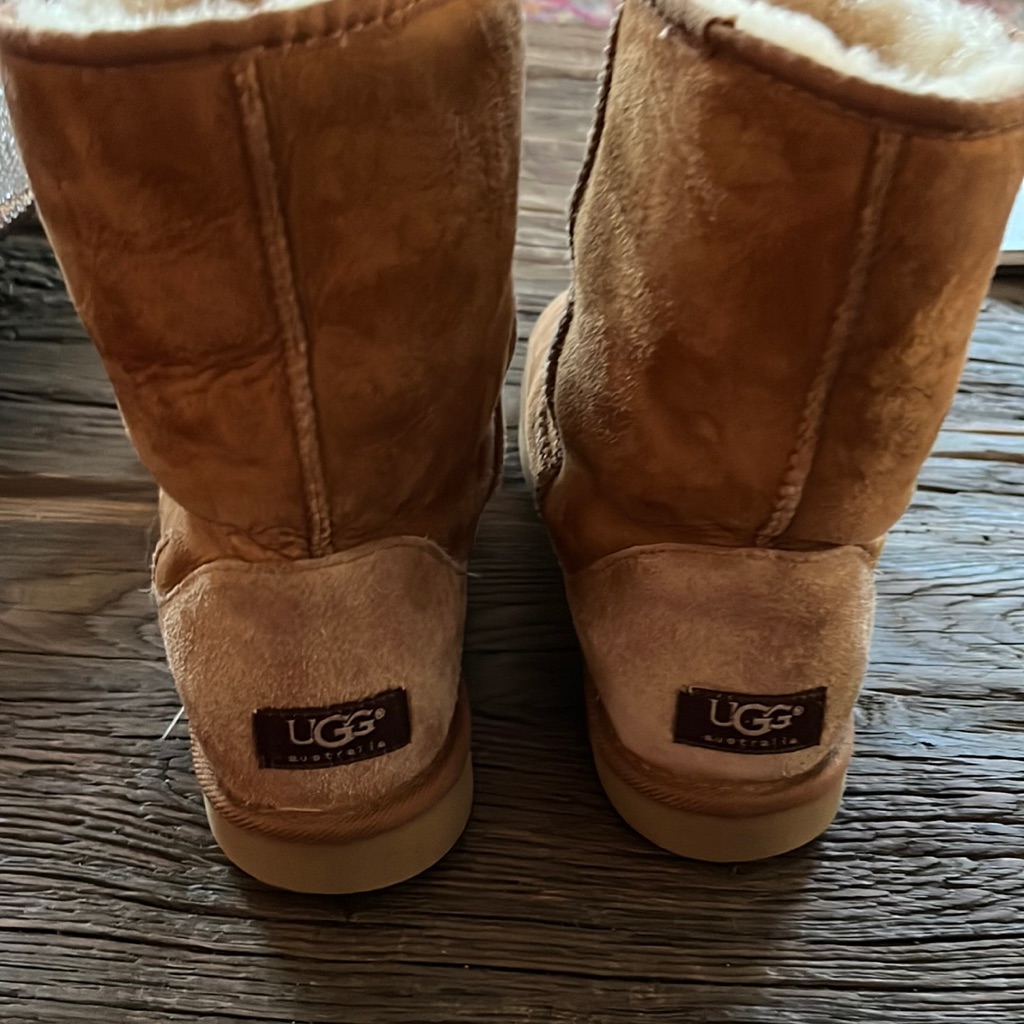 Ugg Womens Classic Short Boot Size 7